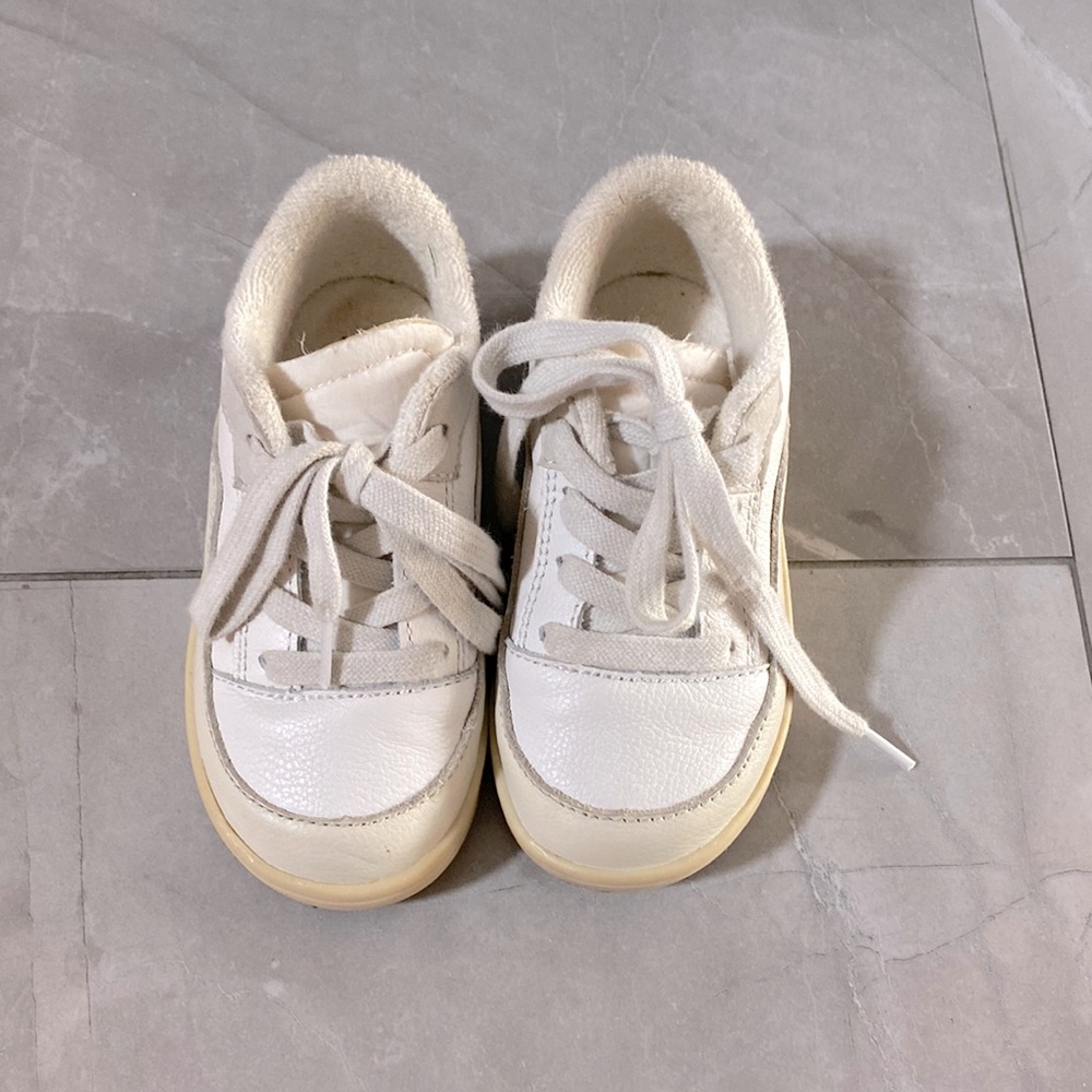 Zara girls sneakers. Size 24.